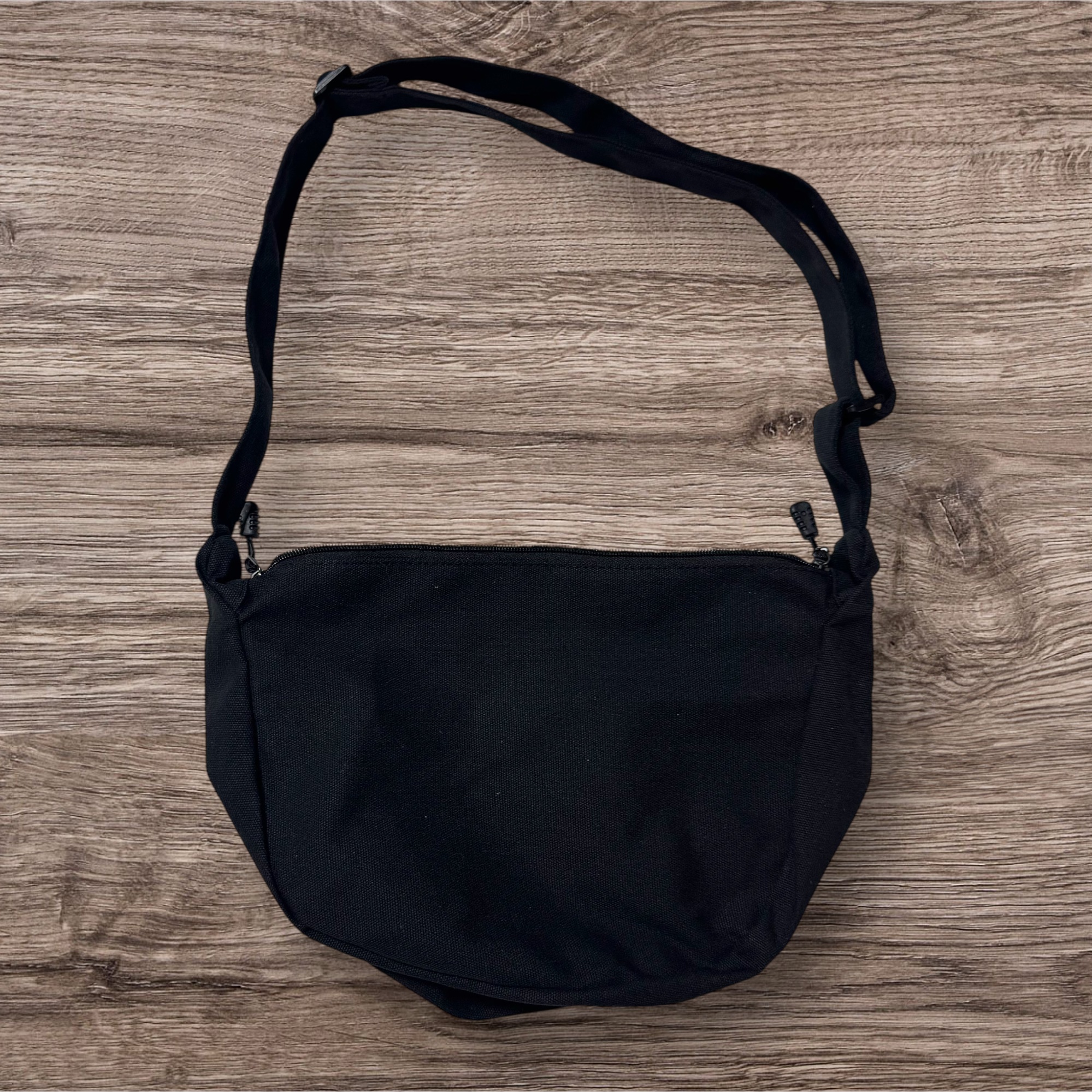 肩掛けバッグ（黒）